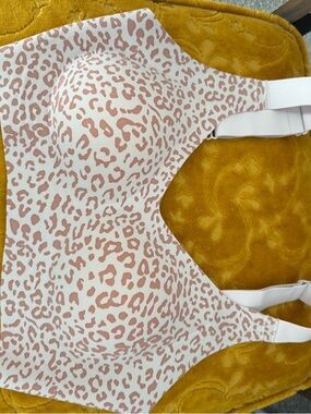 Shape-Curve Light Pink Leopard Print Seamless Bra